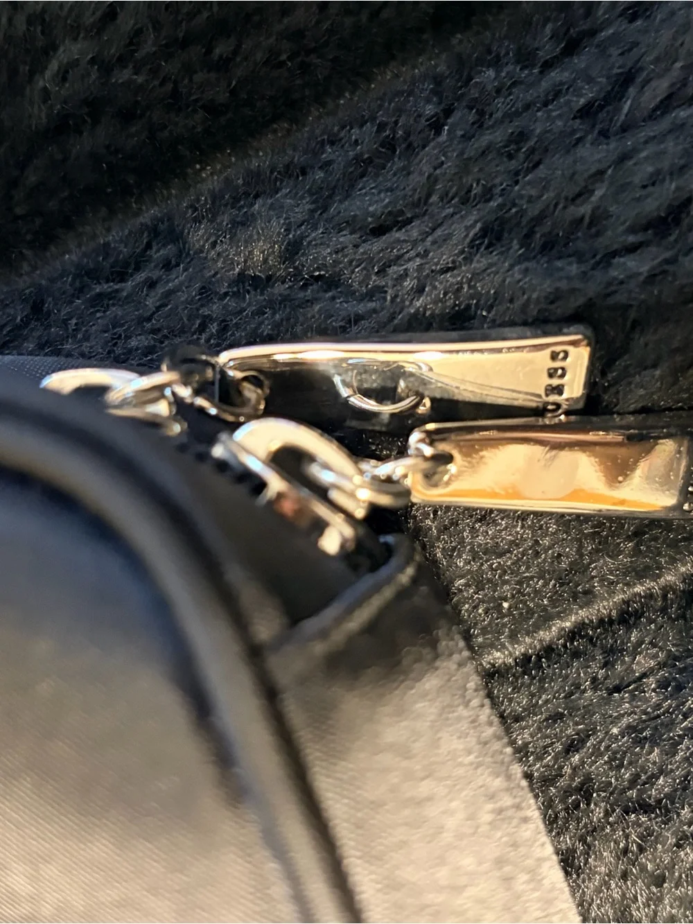 Guess sleek makeup